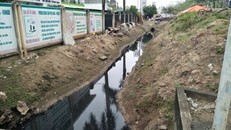 Nước thải đen ngòm, bốc mùi hôi thối