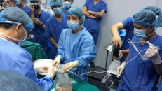 Gia đình hiến tạng cứu người gửi tiền giúp đỡ bệnh nhân ghép tim