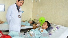 Bệnh nhân T.N.T đang được điều trị, phục hồi chức năng tại Bệnh viện đa khoa Đồng Nai.