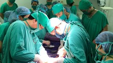 Thai phụ mắc u gan: Bác sỹ Quảng Ninh mổ thai và gan cùng lúc, cứu thành công 2 mẹ con