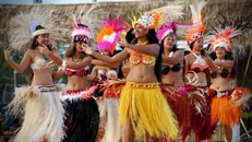 Hòn đảo kỳ lạ nơi con trai được các đàn chị dạy 'yêu' từ độ tuổi 13