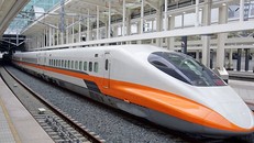 Tàu cao tốc ở Đài Loan chạy tốc độ 300 km/h. Ảnh: Xuân Hoa.
