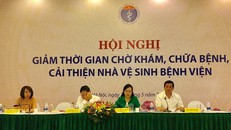 Bộ trưởng chỉ đạo phải thực hiện đồng bộ nhiều giải pháp để giảm thời gian chờ khám của người bệnh. Ảnh: H.Hải.