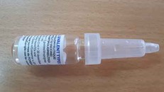 Lọ văcxin mà nữ y tá đã cho bé Châu uống. Ảnh: Hải Bình.