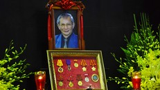 Giáo sư Phan Huy Lê qua đời ngày 23/6. Lễ viếng được gia đình và Đại học Quốc gia Hà Nội, Hội Khoa học Lịch sử Việt Nam tổ chức từ 7h30 sáng 27/6 tại nhà tang lễ Bộ Quốc phòng, số 5, Trần Thánh Tông, Hà Nội.