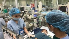Chăm sóc cho trẻ tại BV Nhi Trung ương