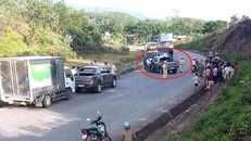 Hiện trường chiếc xe bán tải lúc bị cảnh sát khống chế