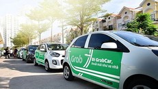 Hà Nội mưa kéo dài, Grab tăng giá gấp 3 lần ngày thường