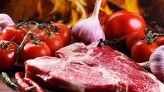 Ăn quá nhiều thịt đỏ khiến phụ nữ đối mặt với hàng loạt nguy cơ