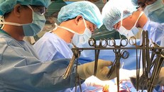 Bé gái sinh non mắc 4 dị tật tim