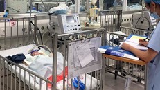 Bé trai có bố mẹ tử vong trong vụ cháy gần viện Nhi thoát nguy kịch