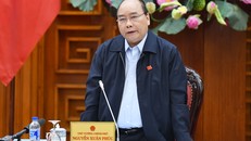 Thủ tướng lưu ý, không để đầu tư chống sạt lở như '"ném đá ao bèo". Ảnh: VGP/Quang Hiếu