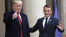 Tổng thống Pháp Emmanuel Macron và Tổng thống Mỹ Donald Trump tại Điện Elysee ở Paris ngày 10/11. Ảnh: AP.