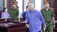Nguyên Tổng giám đốc công ty tài chính cao su Việt Nam tại toà.