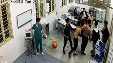 Nhóm côn đồ lao vào phòng cấp cứu hành hung bệnh nhân