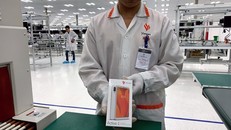 Smartphone đầu tiên của Vingroup lộ diện