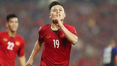 Nguyễn Quang Hải mừng bàn thắng vào lưới Philippines ở trận bán kết lượt về AFF Cup 2018. Ảnh: Đức Đồng