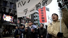 Nhóm thanh niên Nhật biểu tình đòi đập tan Valentine