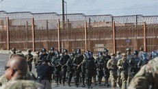 Binh sỹ Mỹ tham gia cuộc diễn tập tại khu vực Hidalgo, Texas, biên giới với Mexico, ngày 5/11/2018. (Nguồn: AFP/TTXVN)