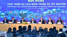 Thủ tướng Nguyễn Xuân Phúc dự Hội nghị phát triển du lịch miền Trung và Tây Nguyên. Ảnh VGP/Quang Hiếu
