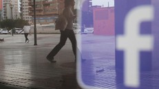 Facebook vẫn đang vật lộn với những cáo buộc lạm dụng dữ liệu người dùng. (Nguồn: Getty Images)