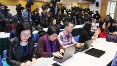 Phóng viên trong nước và quốc tế tác nghiệp tại Họp báo quốc tế về công tác chuẩn bị Hội nghị thượng đỉnh Mỹ - Triều Tiên lần thứ hai. Ảnh: Lâm Khánh/TTXVN