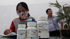 Việt Nam là nước duy nhất huy động nguồn lực trong nước thông qua bảo hiểm y tế để chi trả cho các dịch vụ điều trị HIV. Ảnh minh họa.