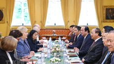 Thủ tướng Nguyễn Xuân Phúc hội đàm với Thủ tướng Na Uy Erna Solberg. (Ảnh: Thống Nhất/TTXVN)