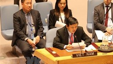 Phái đoàn đại diện thường trực Việt Nam tại Liên hợp quốc tham dự phiên thảo luận của Hội đồng Bảo an Liên hợp quốc. (Ảnh: Hữu Thanh/TTXVN)