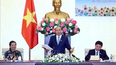 Thủ tướng Nguyễn Xuân Phúc, Phó Chủ tịch Thường trực Quốc hội Tòng Thị Phóng dự buổi gặp mặt. Ảnh: Thống Nhất/TTXVN