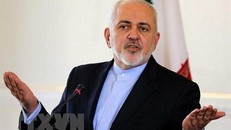Ngoại trưởng Iran Mohammad Javad Zarif phát biểu tại cuộc họp báo ở Tehran. (Ảnh: IRNA/TTXVN)