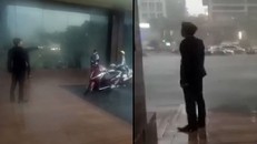 Nhân viên toà nhà đuổi không cho hai mẹ con trú mưa trong lúc trời giông tố