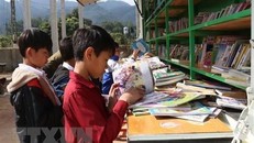 Chương trình tặng sách nhằm hình thành thói quen đọc sách, tinh thần ham học, nâng cao khả năng tiếp cận các nguồn sách cho thiếu nhi. Ảnh minh họa. (Nguồn: TTXVN)