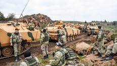 Binh sỹ quân đội Thổ Nhĩ Kỳ triển khai chiến dịch chống lực lượng Các Đơn vị bảo vệ nhân dân người Kurd (YPG), tại khu vực giáp giới Syria ở Hassa, tỉnh Hatay ngày 21/1/2018. (Ảnh: AFP/TTXVN)