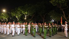 Màn diễu hành của Đoàn Nghi lễ CAND hút khán giả Thủ đô