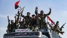 Binh sỹ Syria tại thị trấn Tal Tamr, gần Ras al-Ain, giáp giới Thổ Nhĩ Kỳ ngày 15/10/2019. (Ảnh: AFP/TTXVN)