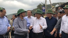  Phó Thủ tướng Chính phủ Trịnh Đình Dũng đã đến kiểm tra công tác ứng phó bão số 6 tại tỉnh Bình Định.