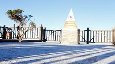 Fansipan phủ đầy tuyết trắng