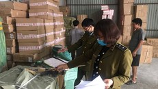 QLTT Hà Nội: Thu giữ 30 tấn bánh kẹo cùng 800kg thịt lợn không rõ nguồn gốc xuất xứ