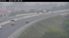 Xe Toyota 30A-339.18 đi lùi trên cao tốc 5B