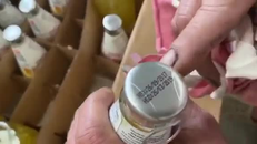  Phát hiện hơn 5.000 chai nước uống được tẩy xóa ngày sản xuất và hạn sử dụng