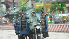 Mưa to trái mùa 'giải nhiệt' cho các tỉnh Nam Bộ đang nóng bức