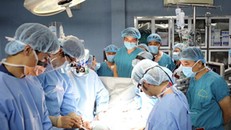 Việc sử dụng máy thở đối với bệnh nhân 91 không còn hiệu quả, hiện phải lọc máu, phụ thuộc hoàn toàn vào ECMO.