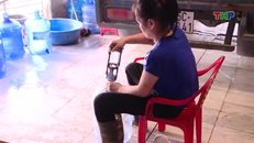 Sốc: Phát hiện cơ sở sản xuất nước uống đóng bình từ mương nước thải 