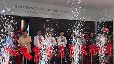 Lễ cắt băng khai trương trưng bày Bảo tàng Báo chí Việt Nam.