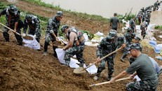 Trung Quốc: Vỡ 14 đê ở Giang Tây, hơn 2 vạn người mắc kẹt