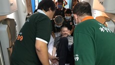 Hình ảnh di chuyển bệnh nhân 91 trên chuyến bay từ TP.HCM tới Hà Nội