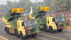 Hệ thống rocket phóng loạt Pinaka I của Ấn Độ trong một cuộc duyệt binh. Ảnh: AFP.