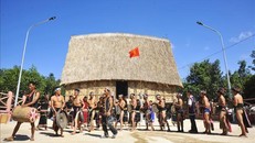 Độc đáo những mái nhà rông truyền thống