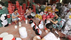 Làng nghề sản xuất đồ chơi trung thu ảm đạm vì dịch COVID-19
